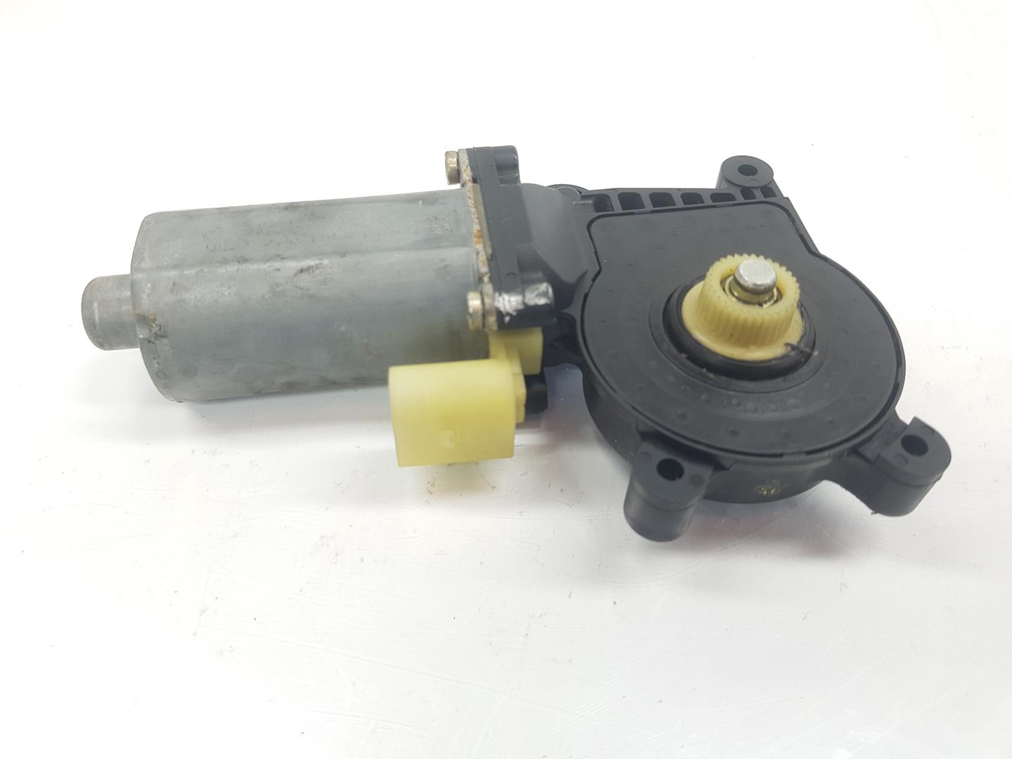 BMW 3 Series E46 (1997-2006) Moteur de commande de vitre de porte arrière droite 67628362065, 67628362065 19921114