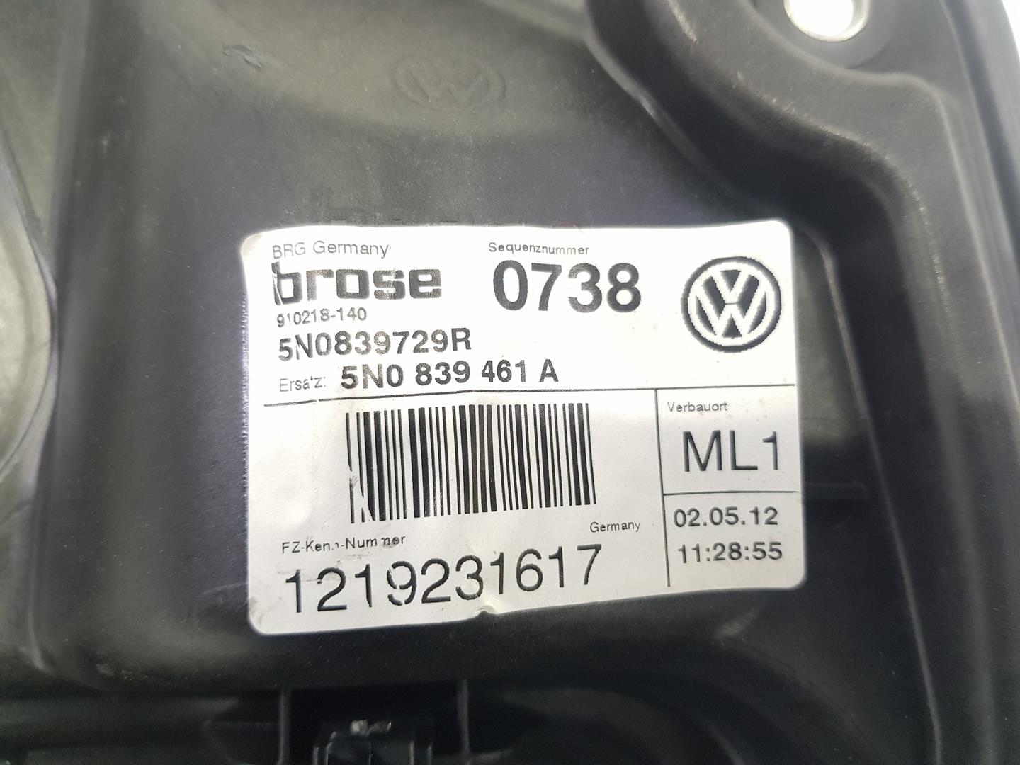 VOLKSWAGEN Tiguan 1 generation (2007-2017) Galinių kairių durų stiklo pakelėjas 5N0839461A,5N0839461A 19813004