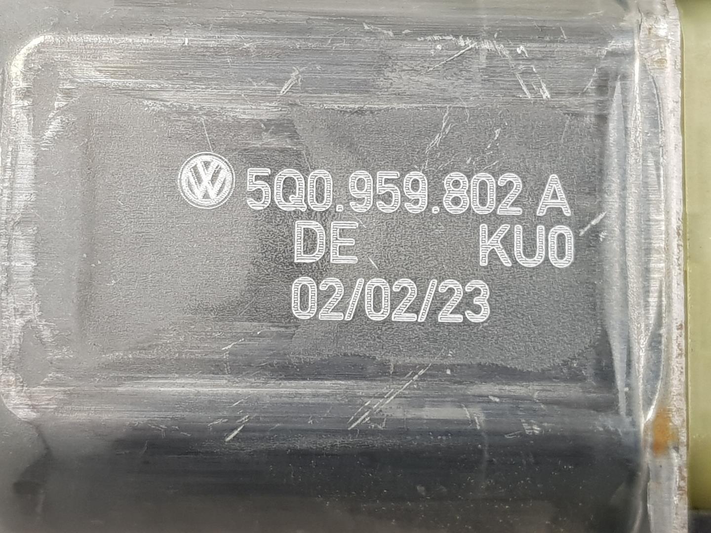 VOLKSWAGEN T-Roc 1 generation (2017-2024) Front Left Door Window Regulator Motor 5Q0959802A, 5Q0959802A 24223090