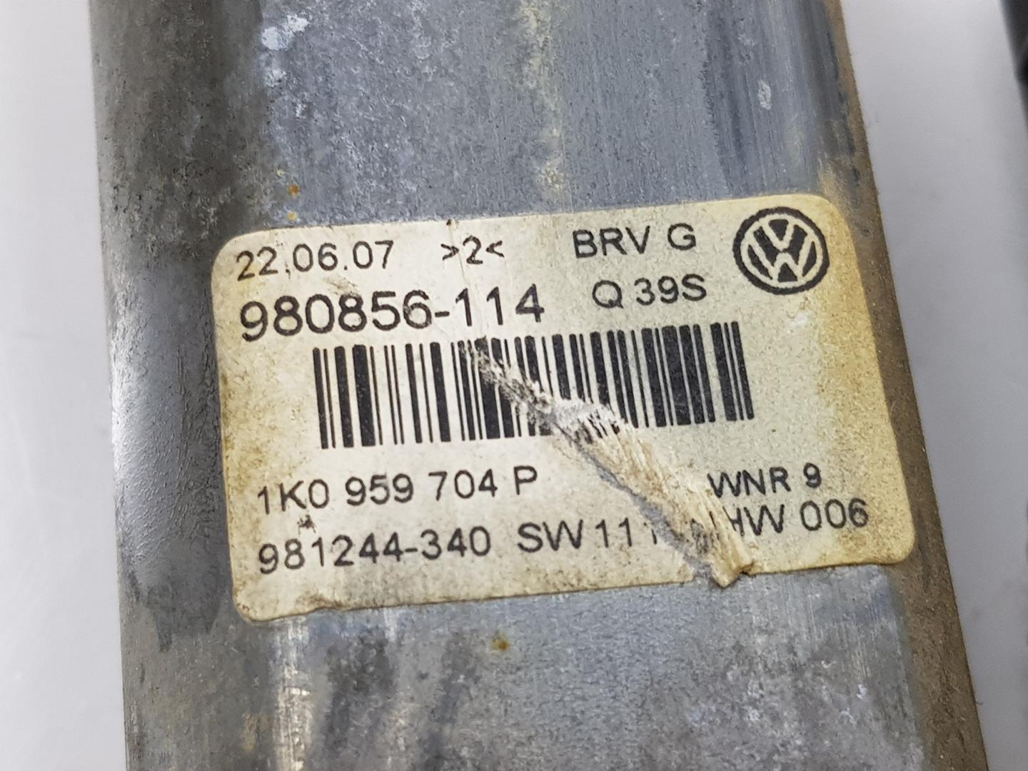 VOLKSWAGEN Passat B6 (2005-2010) Galinių dešinių durų stiklo pakelėjo varikliukas 1K0959704P, 1K0959704P 23753280