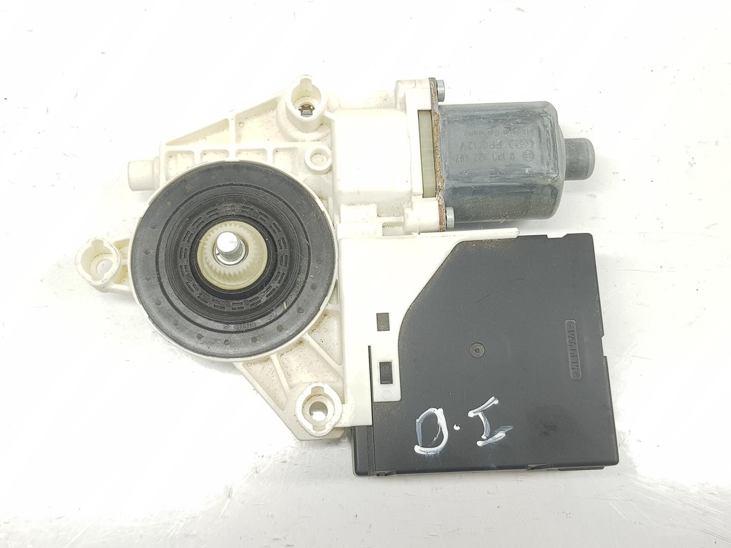 VOLKSWAGEN Tiguan 1 generation (2007-2017) Moteur de lève-vitre de porte avant gauche 5N0959701G,5N0959701G,SOLAMENTEELMOTOR 19731562