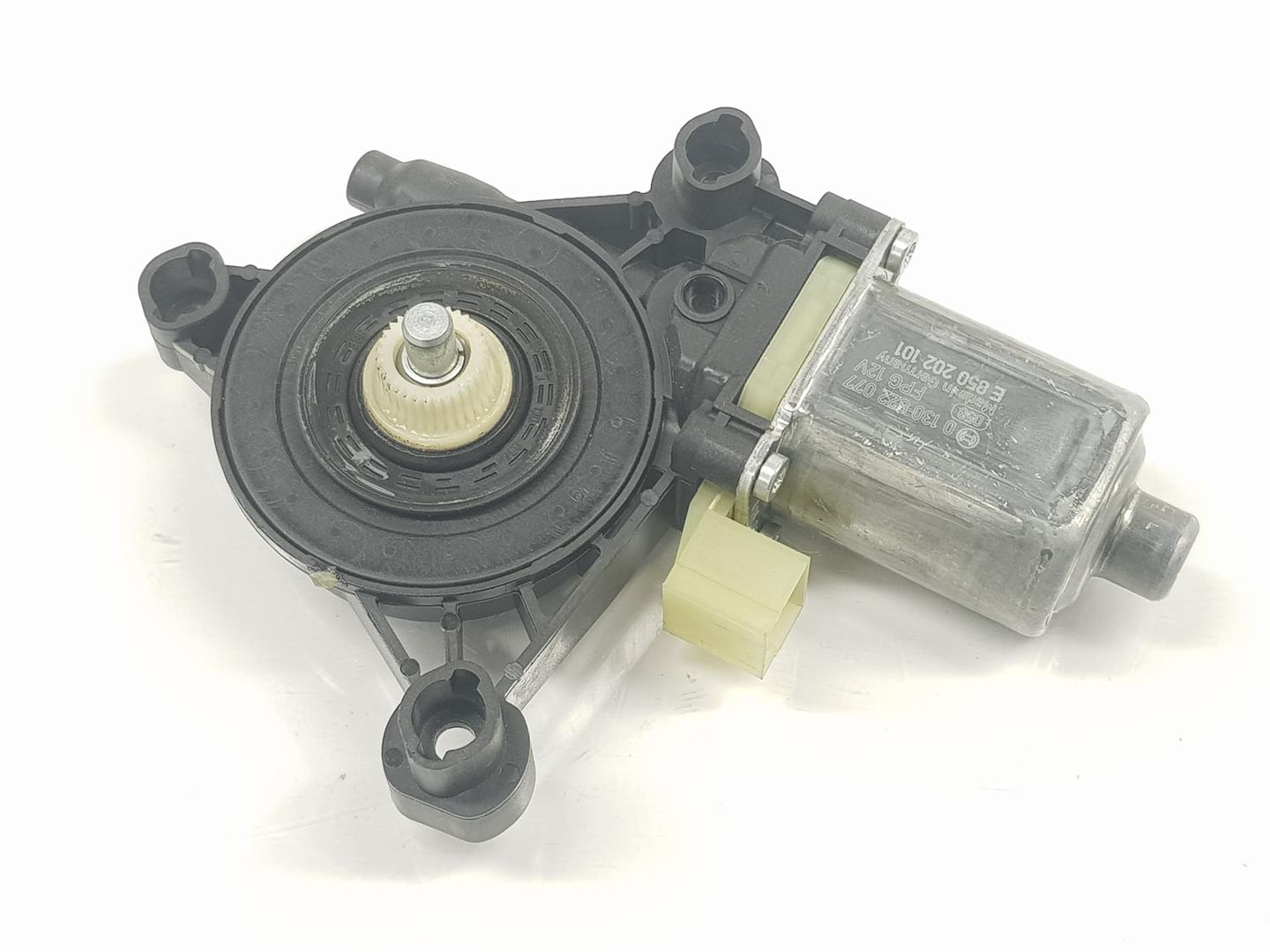 VOLKSWAGEN Tiguan 2 generation (2016-2024) Front Right Door Window Control Motor 0130822077,5Q0959801C 26975955