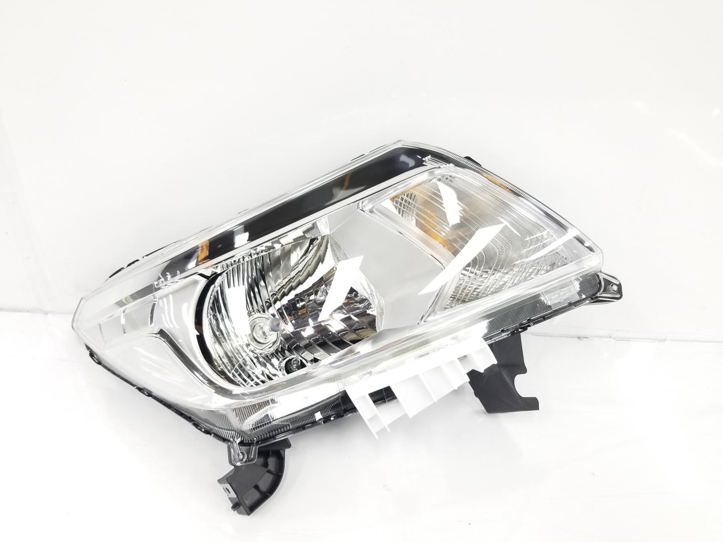 NISSAN NP300 1 generation (2008-2015) Front Right Headlight 260104KJ2A 24125891