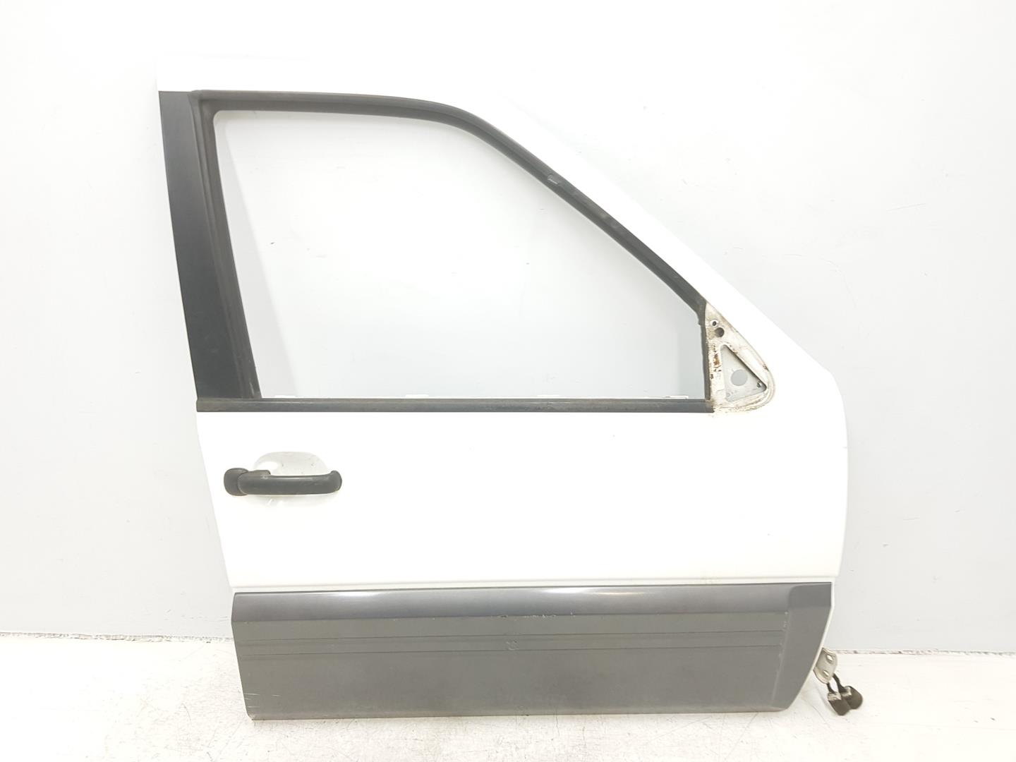 NISSAN Terrano 2 generation (1993-2006) Front Right Door 801007F732,BLANCO326 19888121