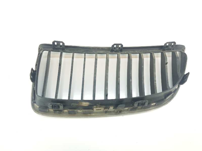 BMW 3 Series E90/E91/E92/E93 (2004-2013) Priekšējā bampera labā reste 51137120008, 51137120008 19890058