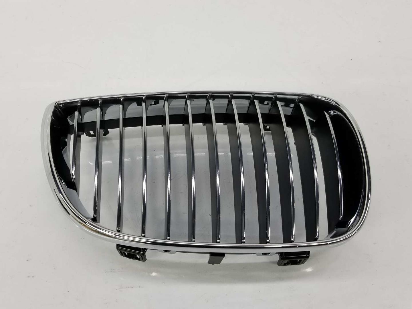 BMW 1 Series E81/E82/E87/E88 (2004-2013) Priekinės dešinės grotelės 51137128614 19722810