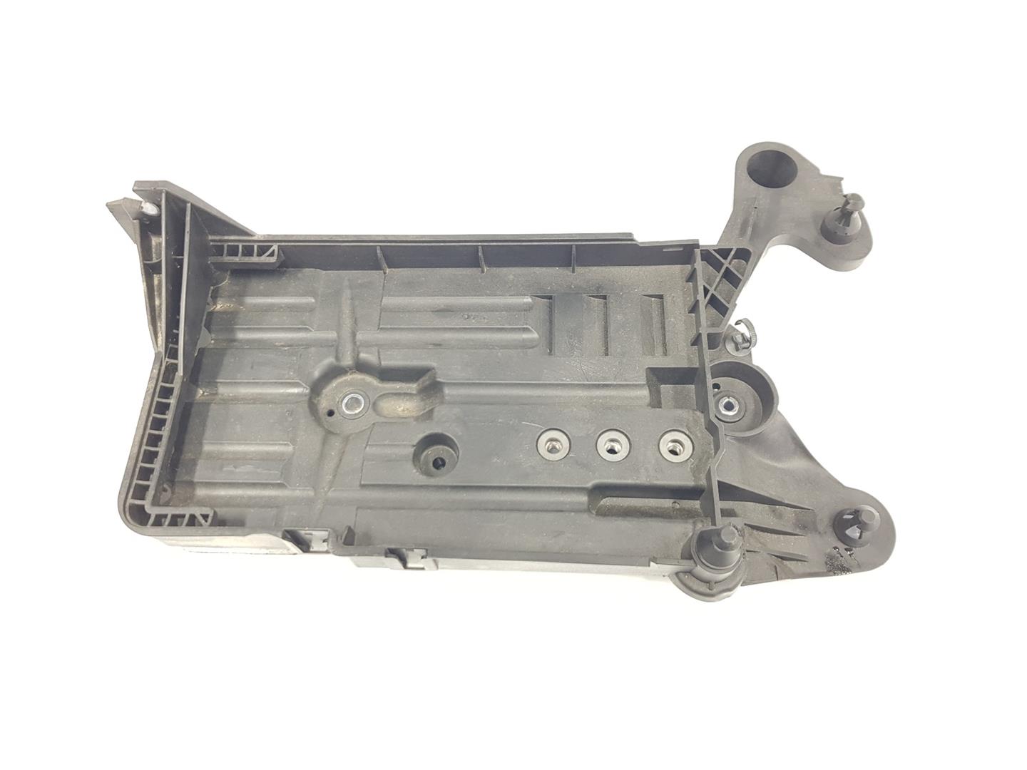 VOLKSWAGEN Golf 7 generation (2012-2024) Batteri hållare 5Q0915331K, 5Q0915331K 19861050