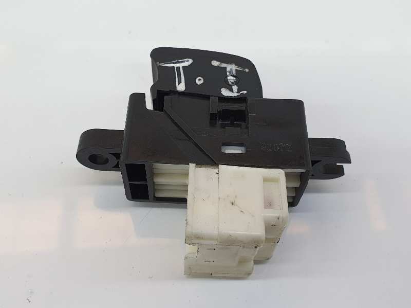 NISSAN X-Trail T30 (2001-2007) Rear Right Door Window Control Switch 254110V000, 254110V000 19745993