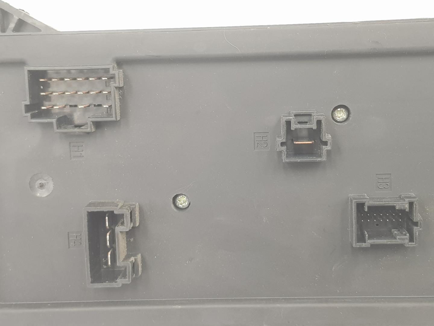 VOLKSWAGEN Crafter 1 generation (2006-2016) Fuse Box A9069006303, 2E0937615B 24252686