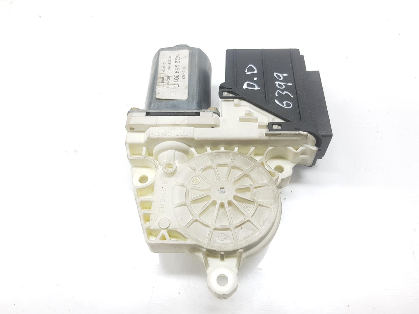 SEAT Cordoba 2 generation (1999-2009) Moteur de commande de vitre de porte avant droite 6Q2959801C,6Q2959801C 24207514