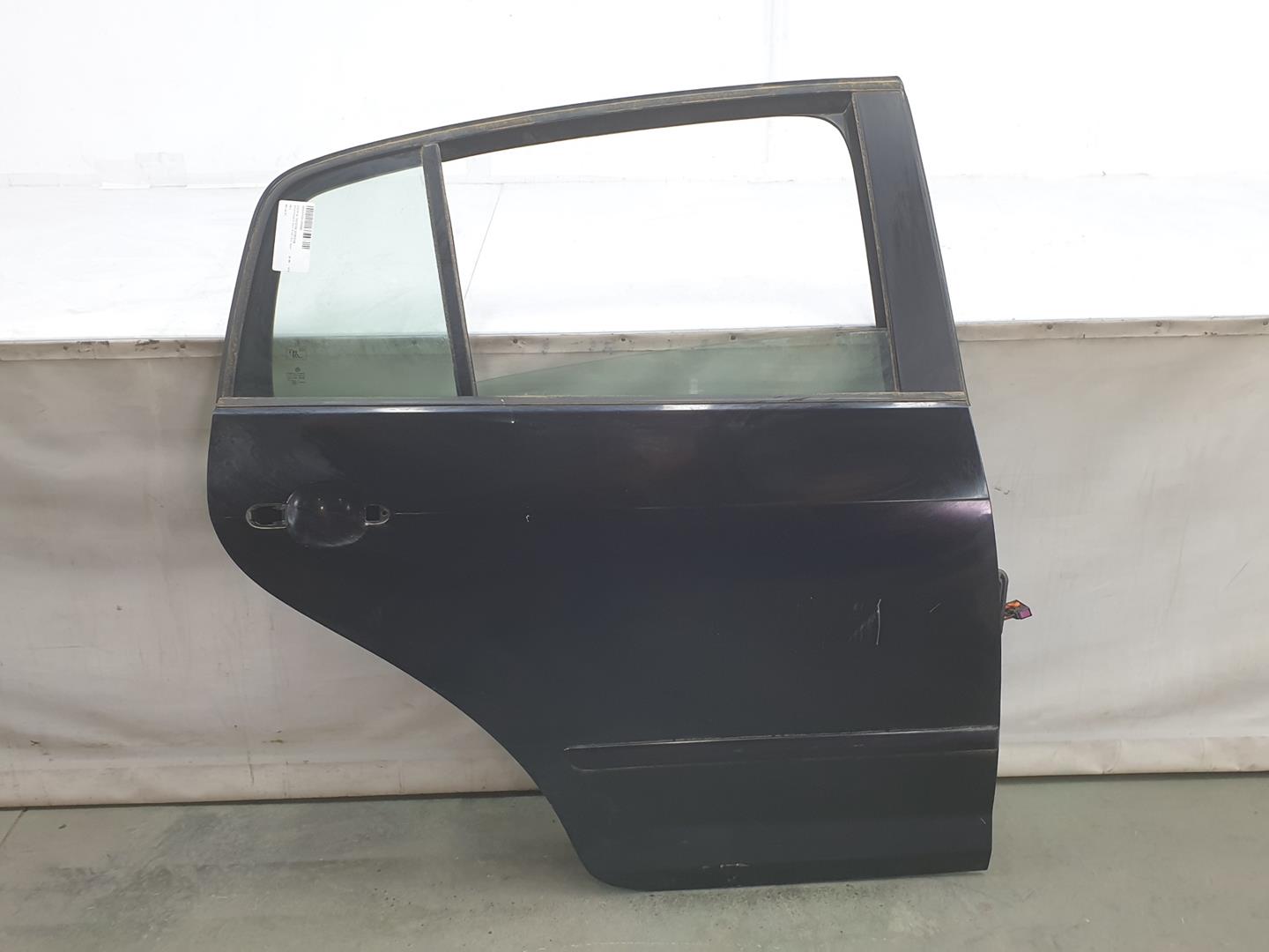 VOLKSWAGEN Golf Plus 2 generation (2009-2014) Höger bakdörr 5M0833302M, 5M0833302M, NEGRO2T/C9X 24059503