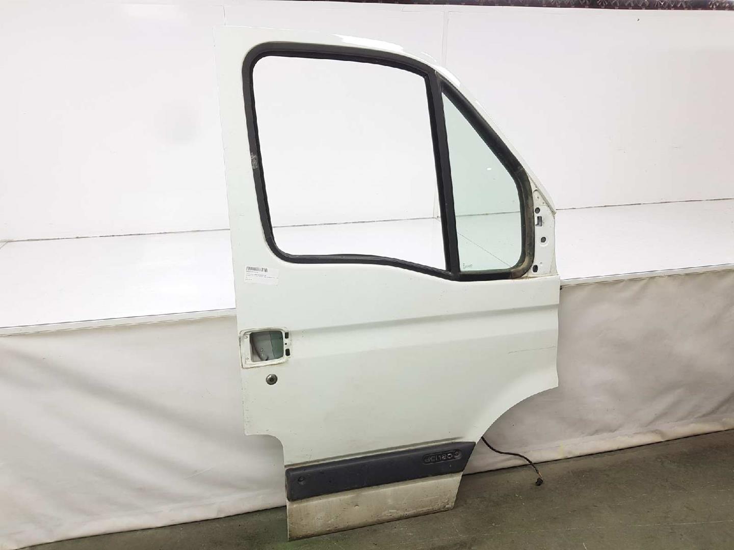 RENAULT Master 2 generation (1997-2010) Передняя правая дверь 7751474637, 7751474637, BLANCO 24549736