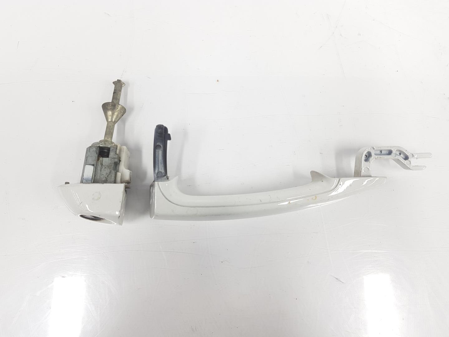 BMW 1 Series E81/E82/E87/E88 (2004-2013) Front Left Door Exterior Handle 51217207551, 51217207551, COLORBLANCO300 19793541