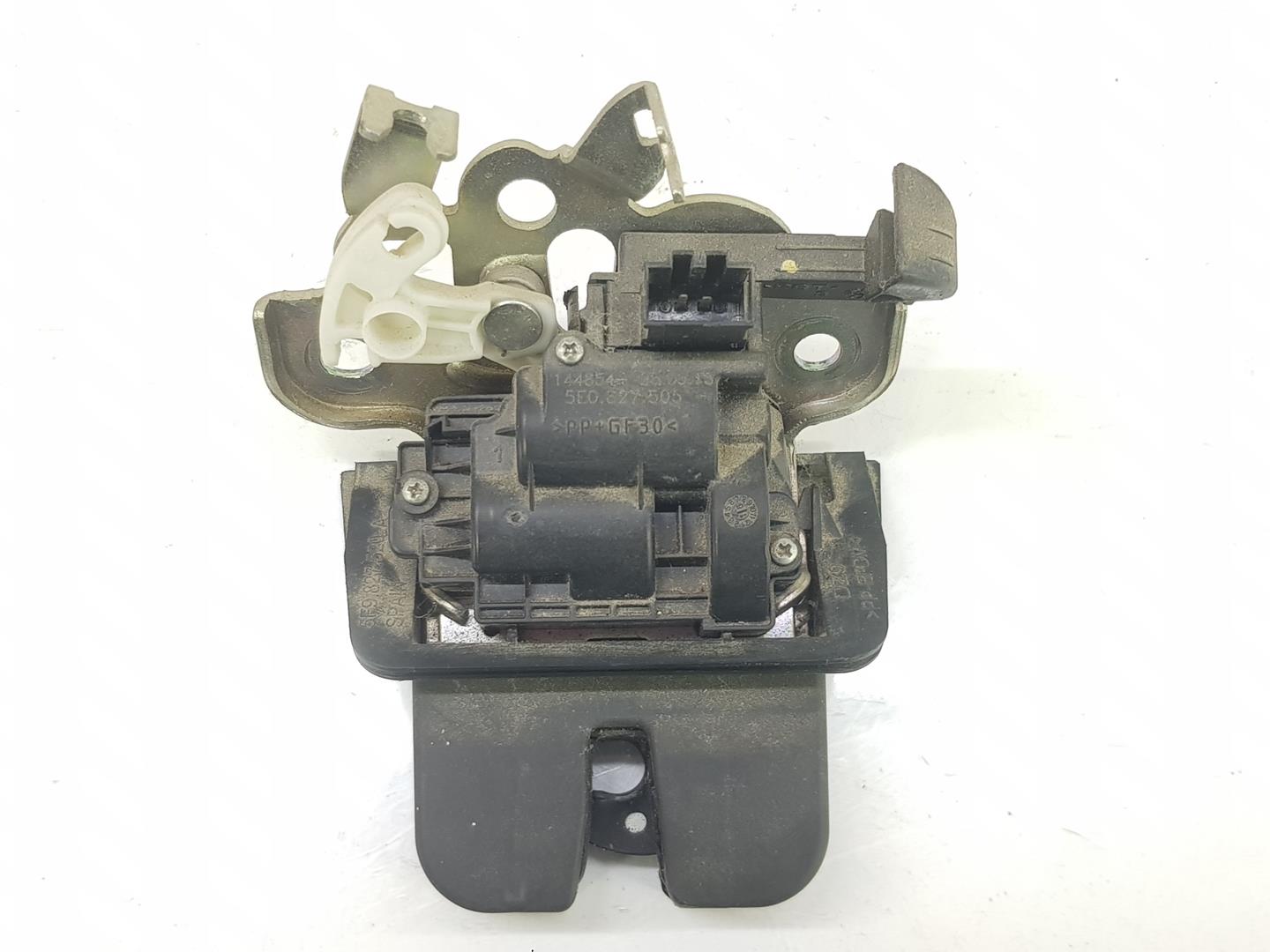 SEAT Leon 3 generation (2012-2020) Замок крышки багажника 5E0827505, 5E0827505 19627289