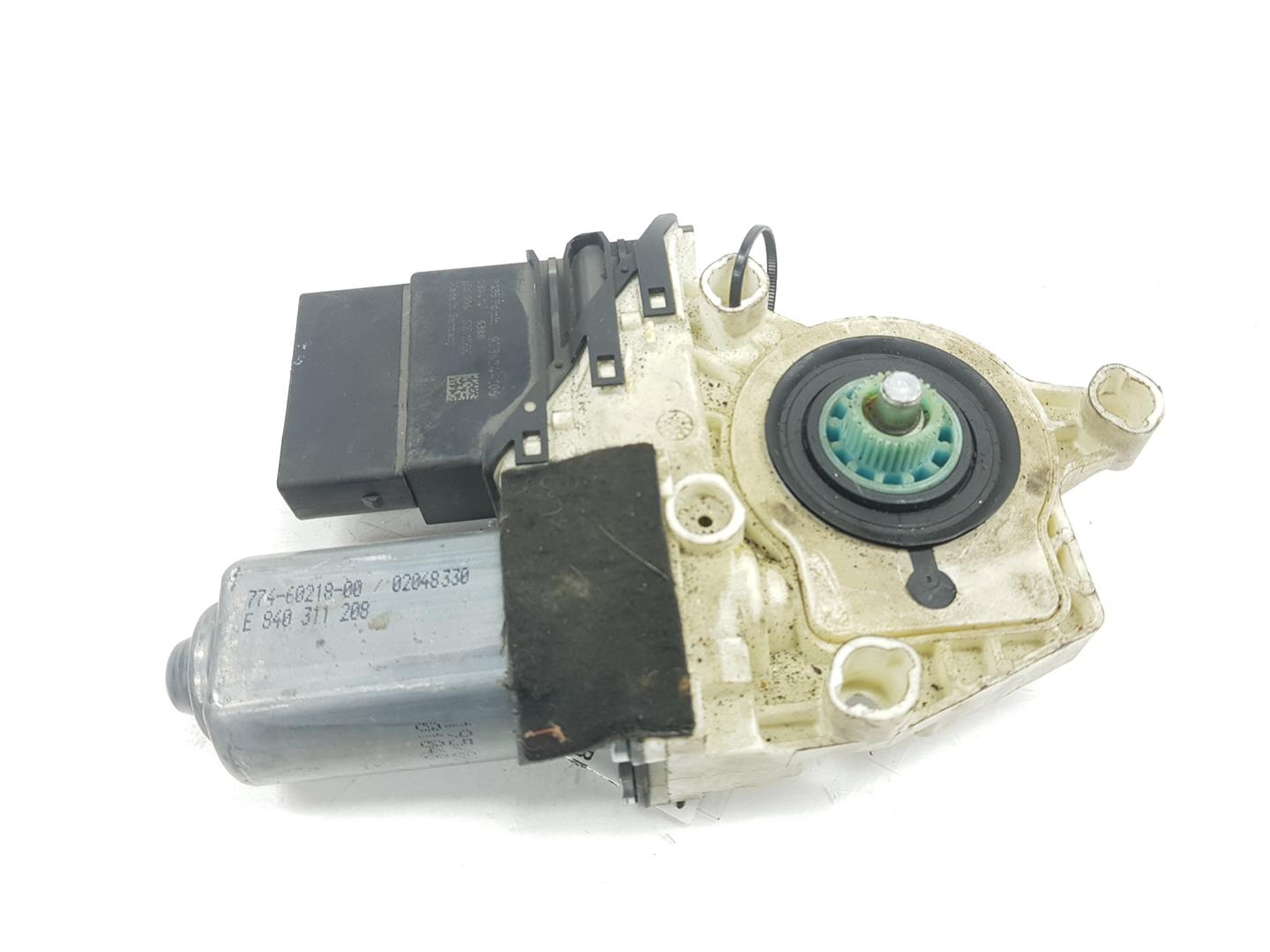 SEAT Toledo 3 generation (2004-2010) Мотор за управление на прозореца на задната лява врата 1K0959703M, 1K0959703M 24221480