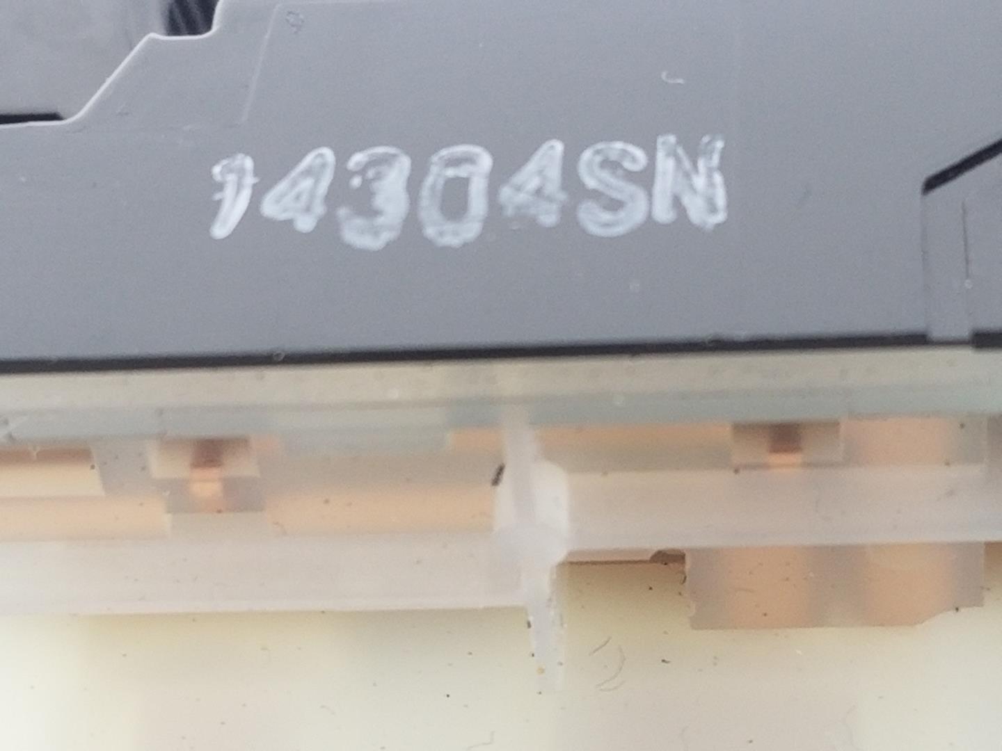 NISSAN Pulsar C13 (2014-2018) Priekinių dešinių durų langų pakėlimo mygtukai 254114BA0A, 254114BA0A 19793177