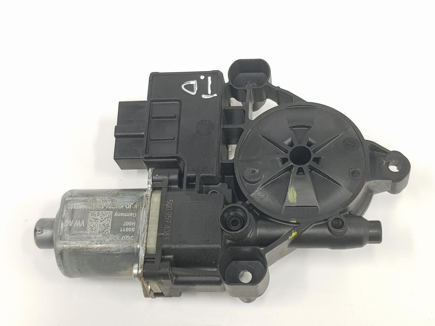 SEAT Ateca 1 generation (2016-2024) Rear Right Door Window Control Motor 0130822724, 5Q0959408E 23515201