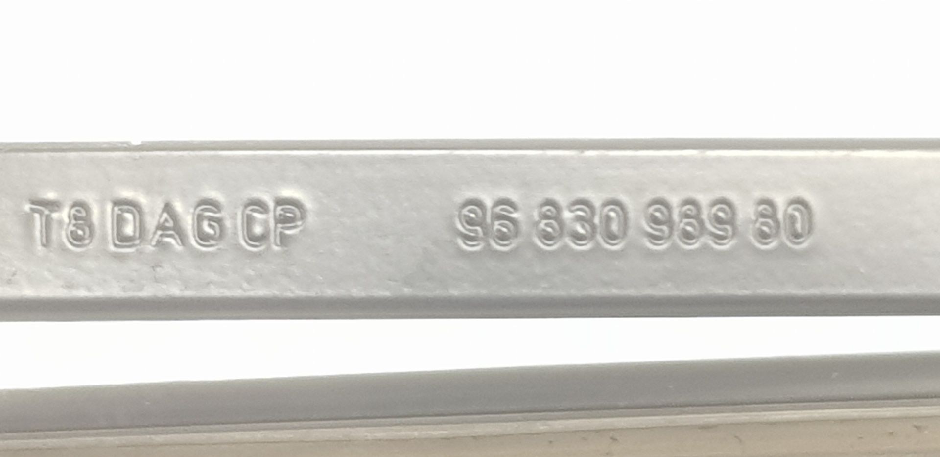 PEUGEOT 3008 1 generation (2010-2016) Priekiniai valytuvai 6429GG, 9683098980 24157586