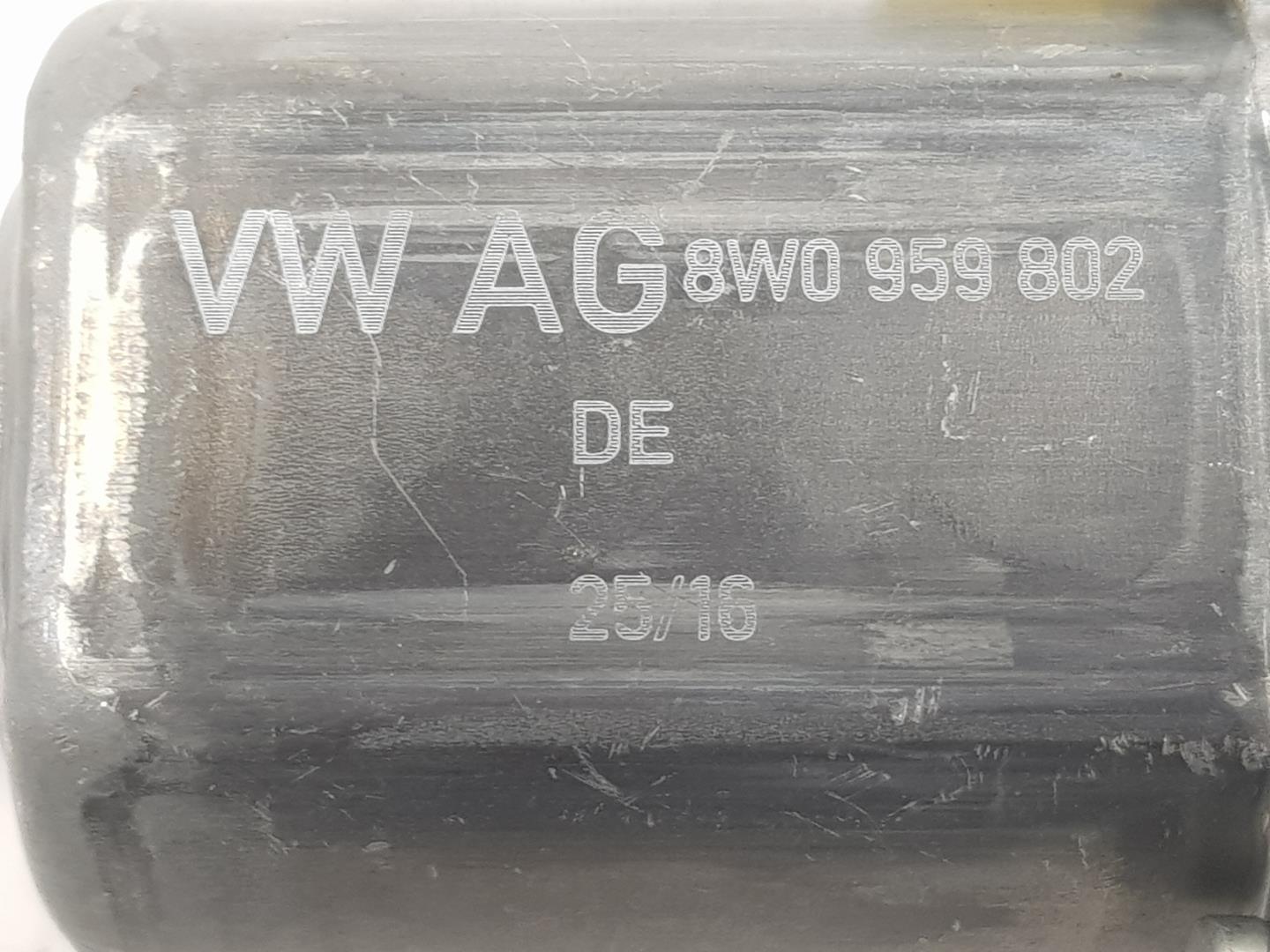 AUDI A4 B9/8W (2015-2024) Priekinių dešinių durų stiklo pakelėjo varikliukas 8W0959802, 0130822704, SOLOMOTOR 19784433
