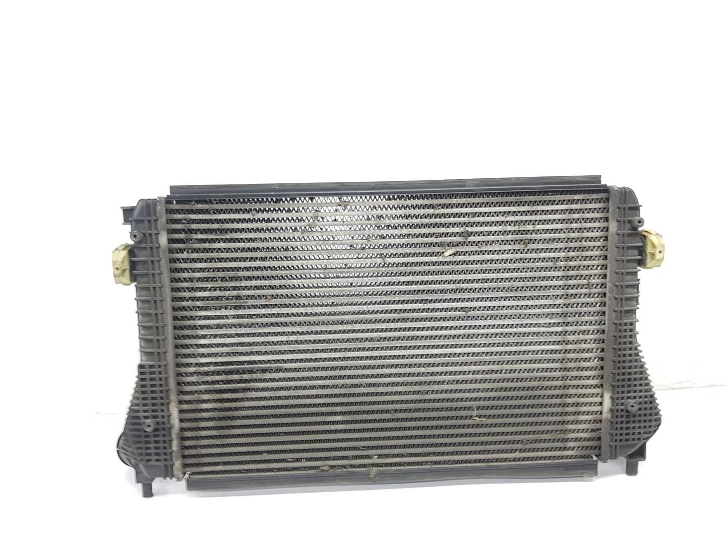 VOLKSWAGEN Caddy 3 generation (2004-2015) Starpdzesētāja/interkūlera radiators 1K0145803BM, 1K0145803BM 22625701