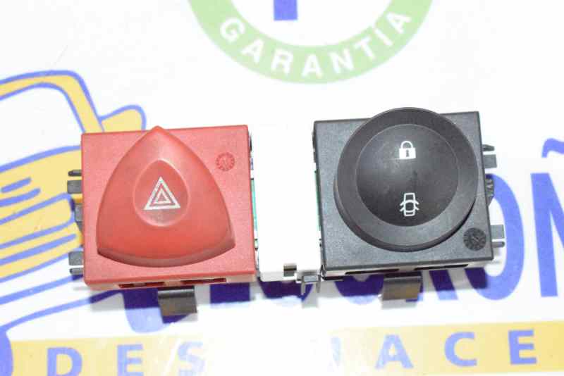 RENAULT Megane 2 generation (2002-2012) Avarinio (avarinis) mygtukas 8200109723,8200095493 19574116