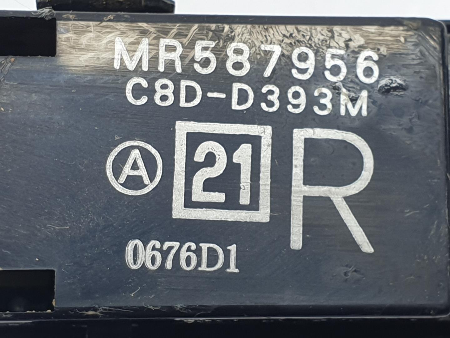 MITSUBISHI L200 4 generation (2006-2015) Commutateur de commande de vitre de porte arrière droite MR587956, MR587956 24236820