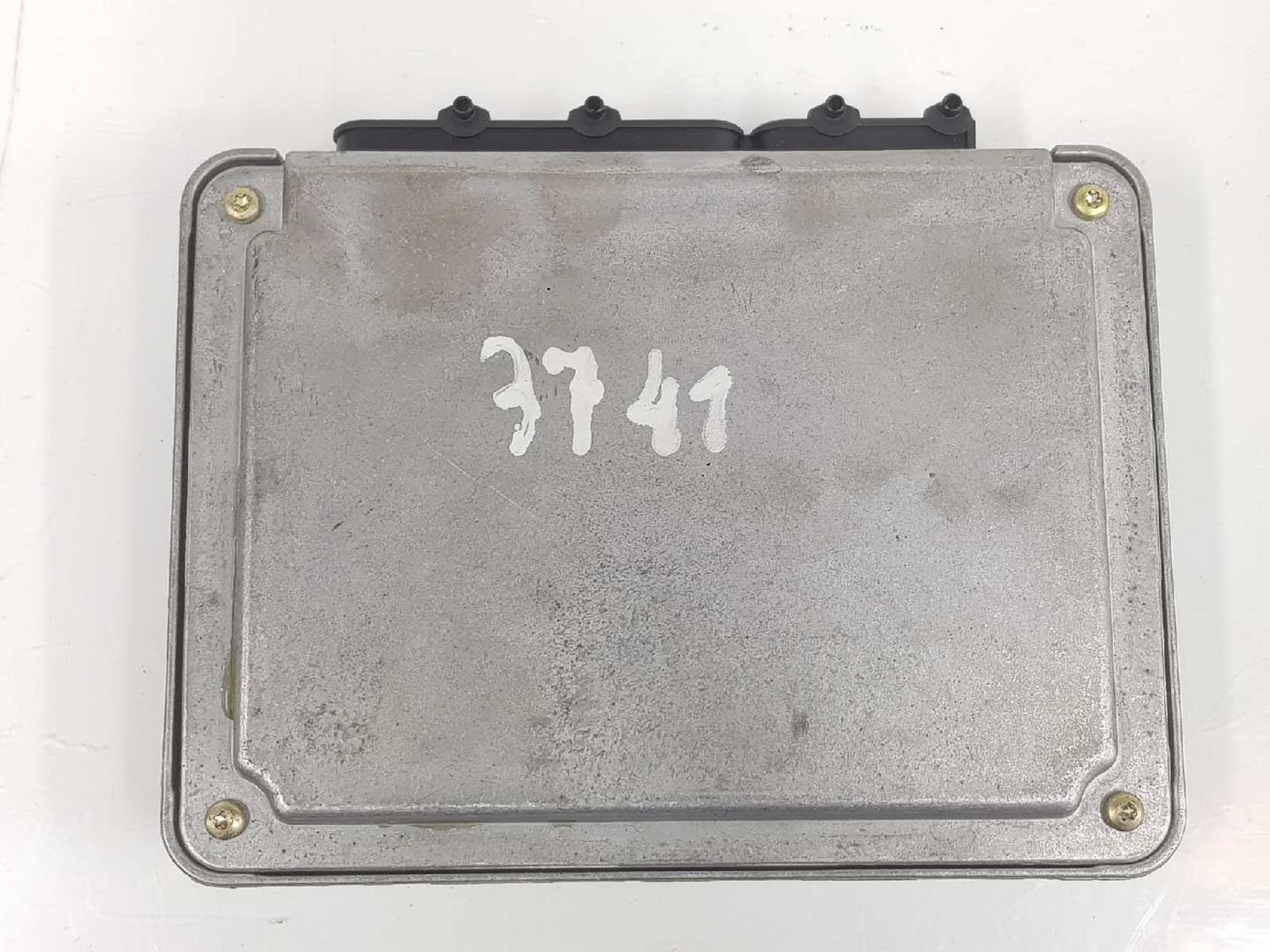 VOLKSWAGEN Passat B5 (1996-2005) Engine Control Unit ECU 038906018P,0281001720 19738098