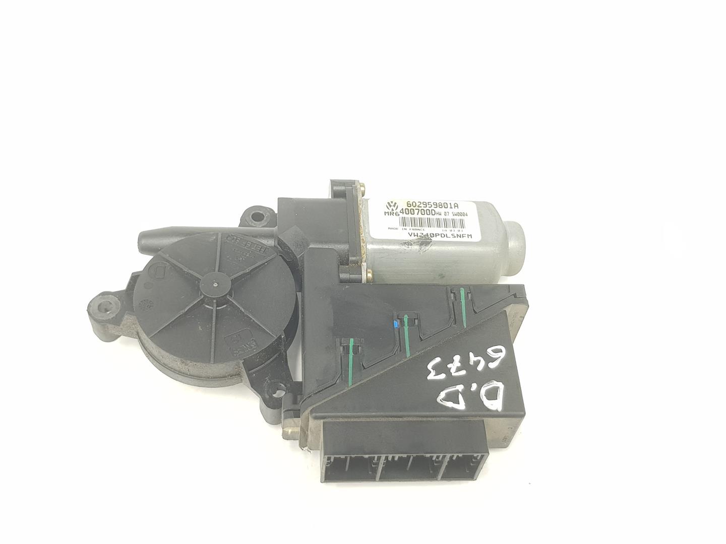 VOLKSWAGEN Polo 4 generation (2001-2009) Front Right Door Window Control Motor 6Q2959801A, 6Q2959801A 24215624