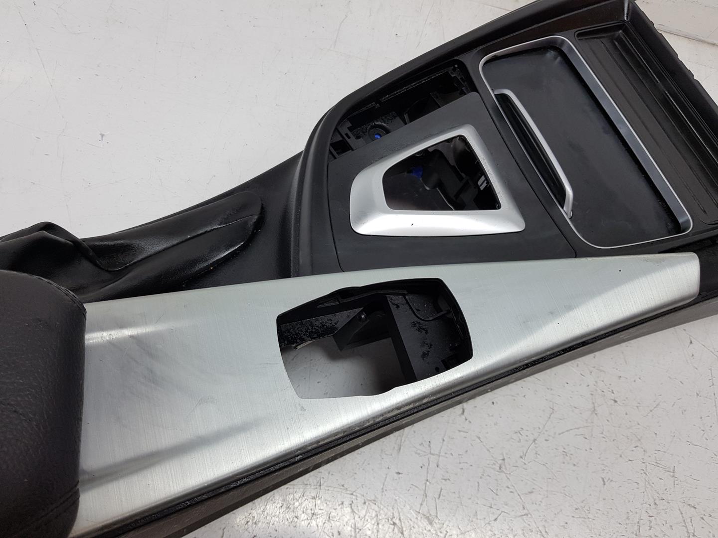 BMW 4 Series F32/F33/F36 (2013-2020) Käsinoja 51169360528, 9360528 24208383