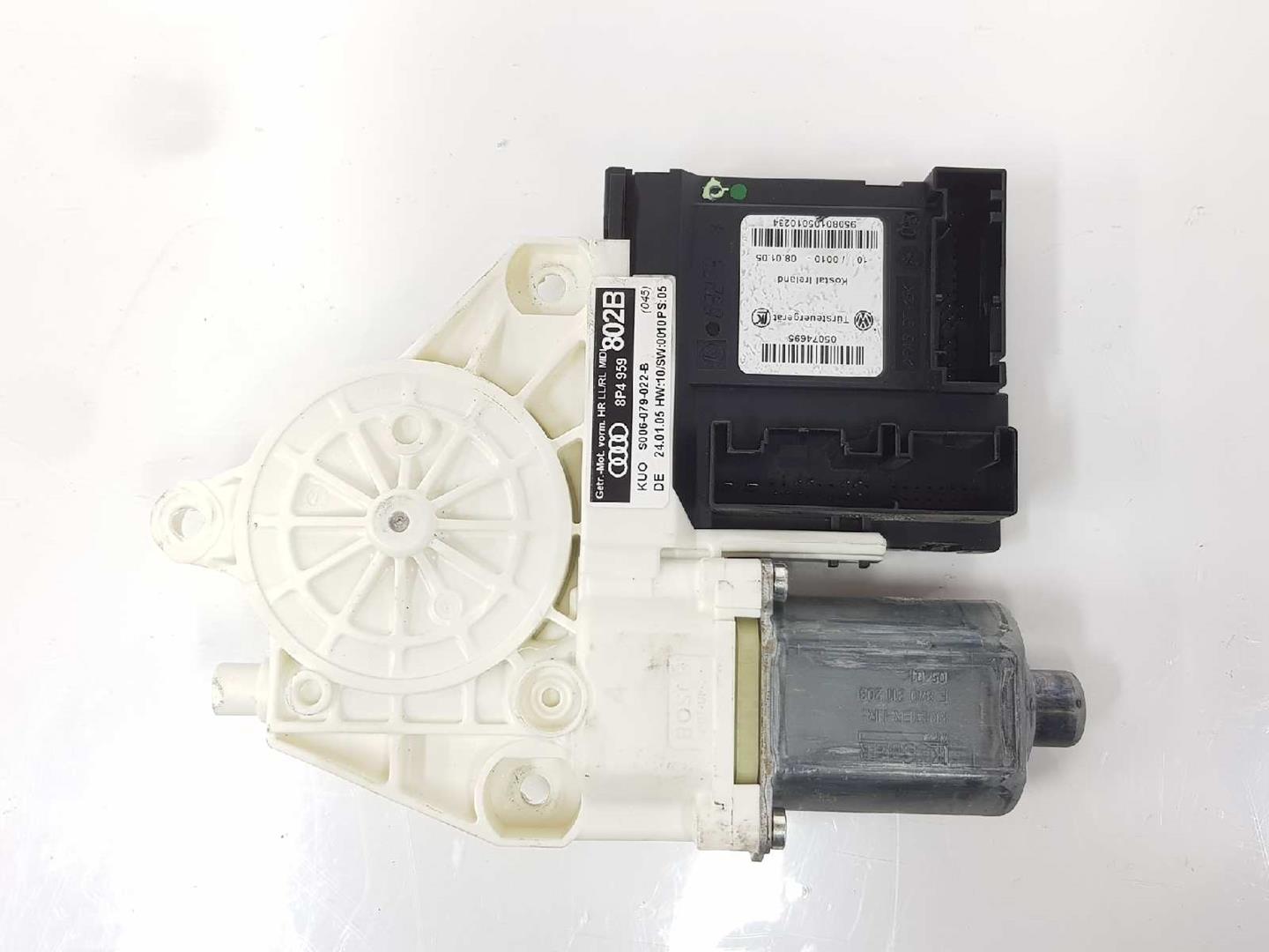 AUDI A3 8P (2003-2013) Moteur de commande de vitre de porte arrière droite 8P4959802B, 0130822263 19699601