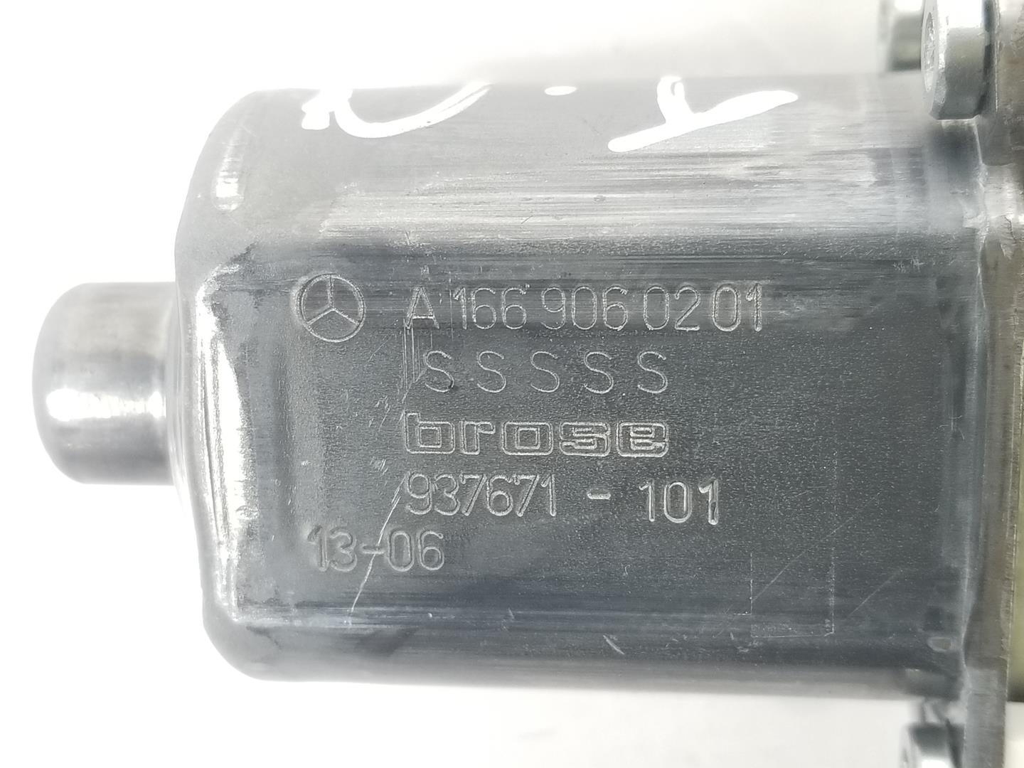 MERCEDES-BENZ M-Class W166 (2011-2015) Priekinių kairių durų stiklo pakelėjo varikliukas A1669060201, A1669060201, SOLAMENTEELMOTOR 24155296