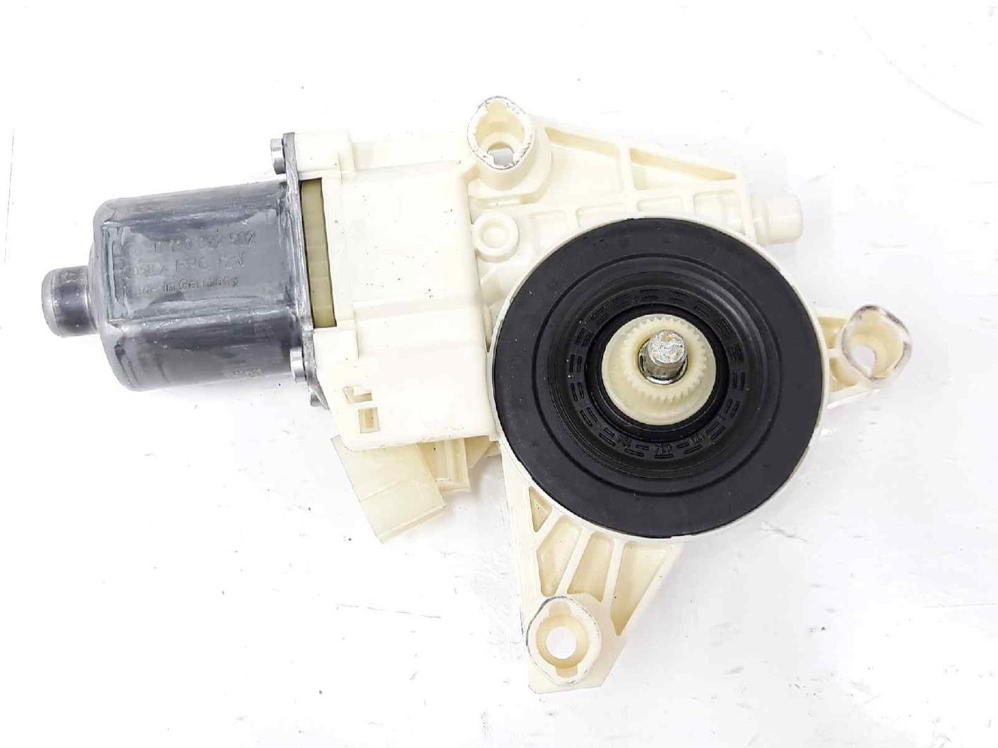 MERCEDES-BENZ C-Class W204/S204/C204 (2004-2015) Front Right Door Window Control Motor A2048200242, 2048200242 19654760