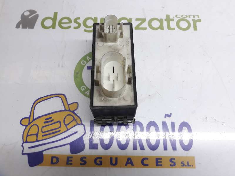 SEAT Alhambra 1 generation (1996-2010) Relais de ventilateur 357919506A 19585715