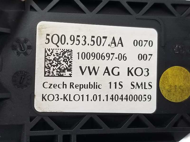 VOLKSWAGEN Golf 7 generation (2012-2024) Кнопки/перемикачі на кермі 5Q0953507AA,5Q0953507AA 19750546