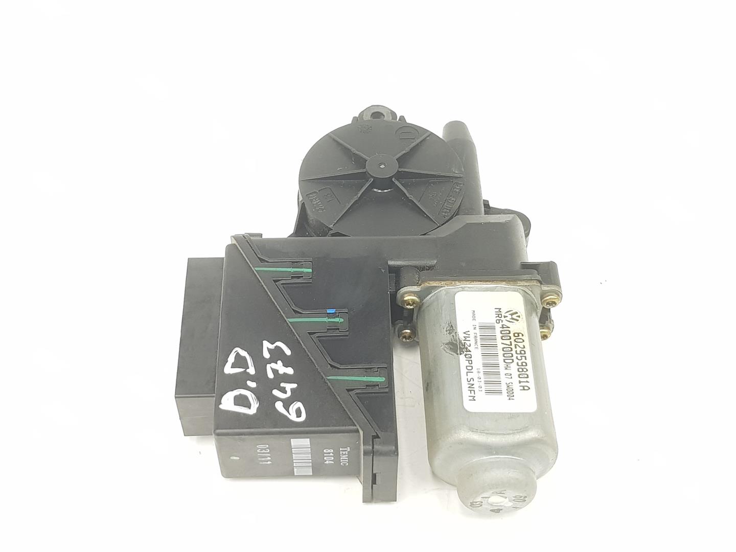 VOLKSWAGEN Polo 4 generation (2001-2009) Front Right Door Window Control Motor 6Q2959801A, 6Q2959801A 24215624