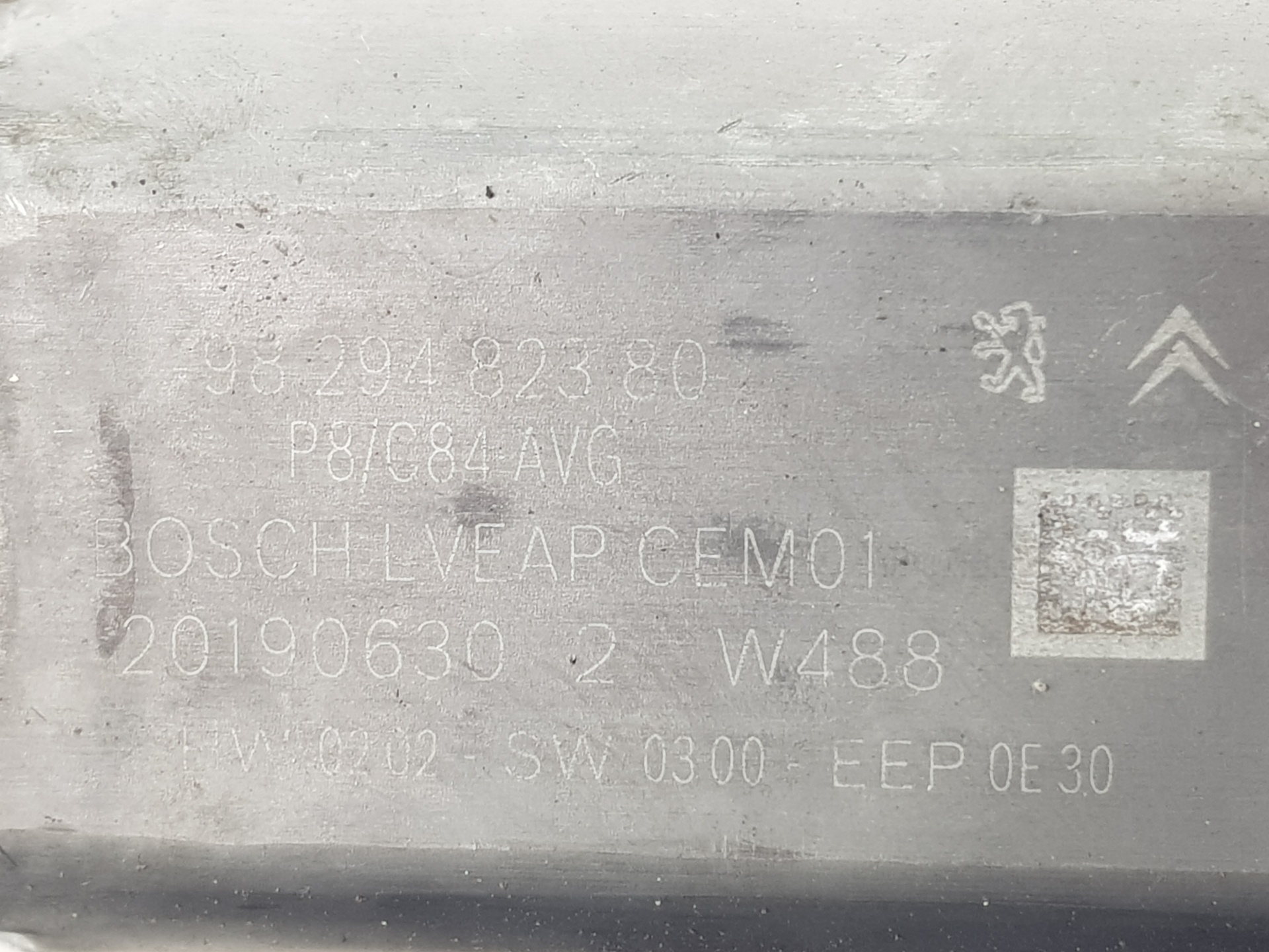 Motorino alzacristalli anteriore sinistro 9829482380 de Peugeot 3008 suv (mc_, mr_, mj_, m4_) 2016-0 - pieza usada