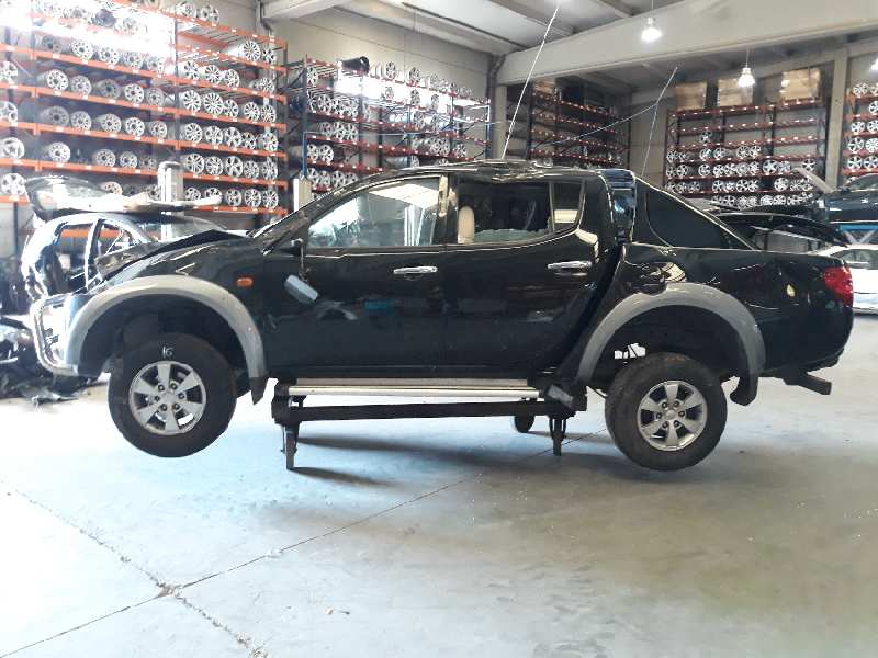 MITSUBISHI L200 4 generation (2006-2015) Commutateur de commande de vitre de porte arrière droite MR587956, C8DD394M 19608752