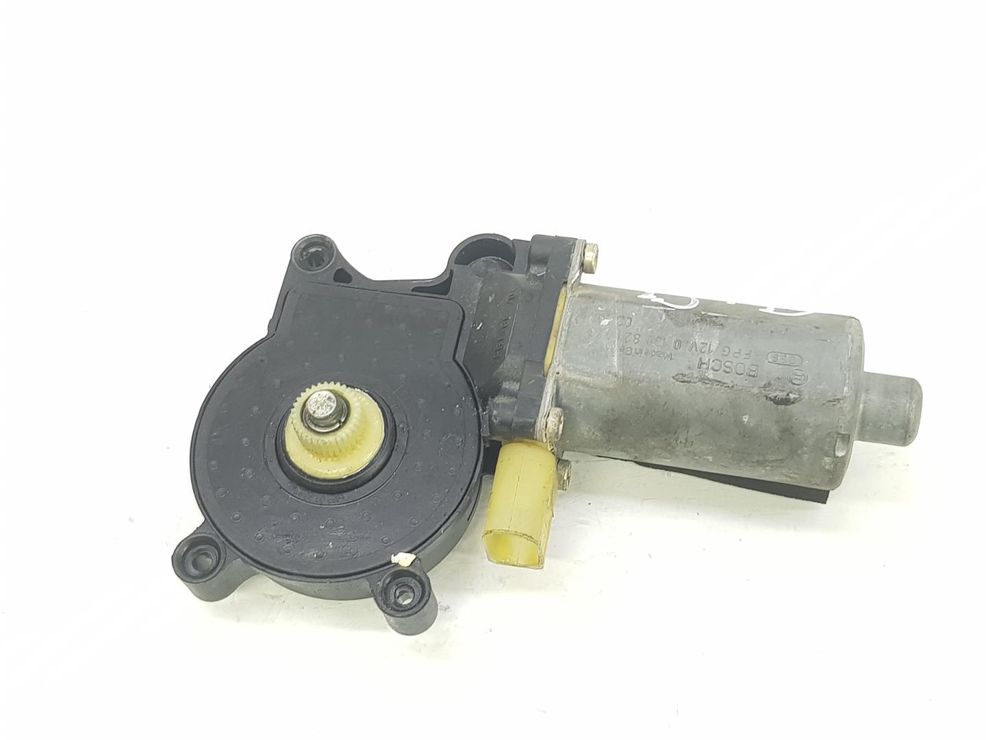 BMW 3 Series E46 (1997-2006) Priekinių dešinių durų stiklo pakelėjo varikliukas 67628381516, 0130821923, SOLAMENTEELMOTOR 19920436