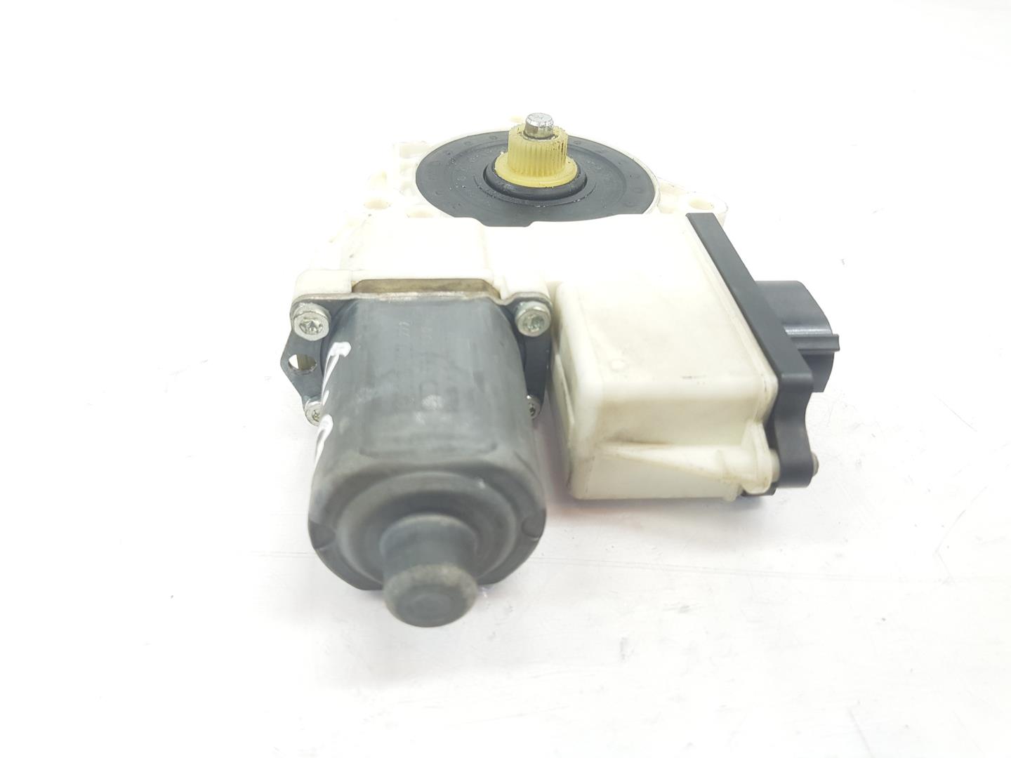 BMW X3 E83 (2003-2010) Moteur de commande de vitre de porte avant droite 67626925964, 6925964 24176304