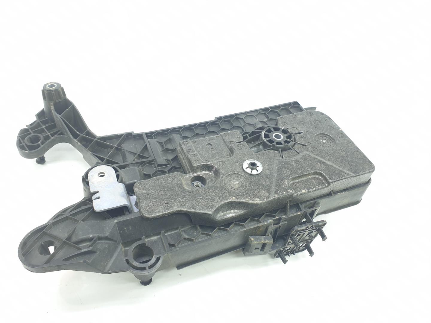 VOLKSWAGEN Passat Variant 1 generation (2010-2024) Batteri hållare 5Q0915331K, 5Q0915331K 24796899