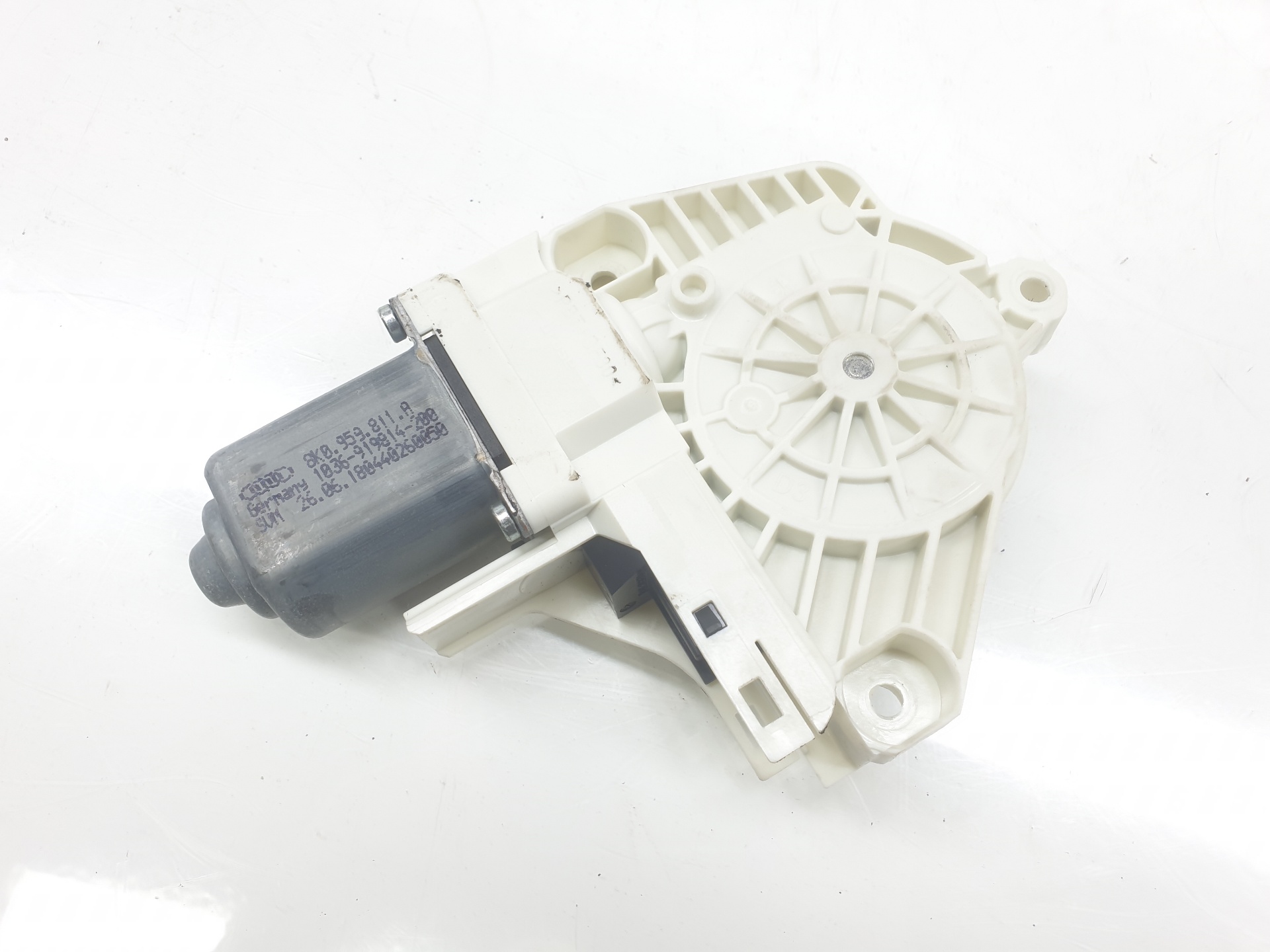 AUDI A1 8X (2010-2020) Motor ovládania okna pravých zadných dverí 8K0959811A,8K0959811A 27256144