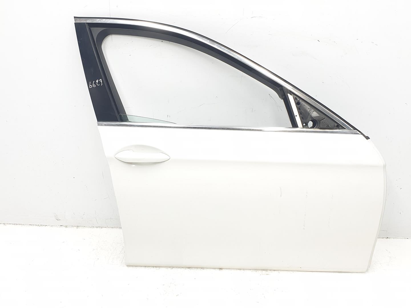 BMW 5 Series F10/F11 (2009-2017) Передняя правая дверь 41009628754, 41009628754, COLORBLANCOALPIN300 24230160