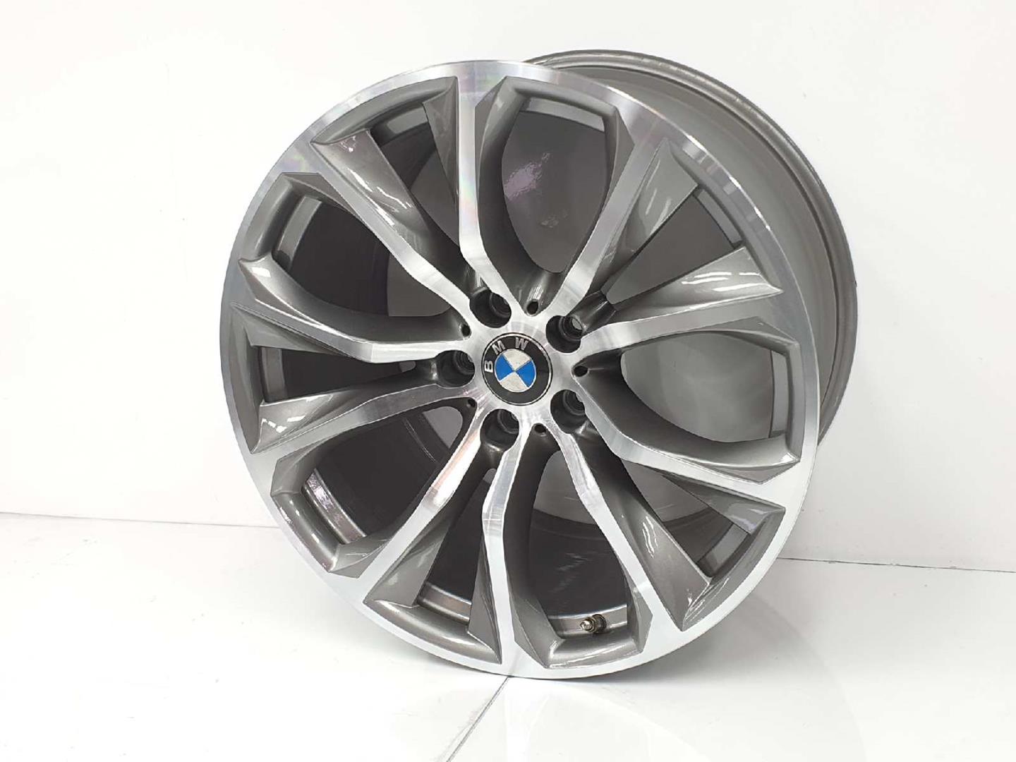 BMW X5 F15 (2013-2018) Tire 6858879, 36116858879 19721761