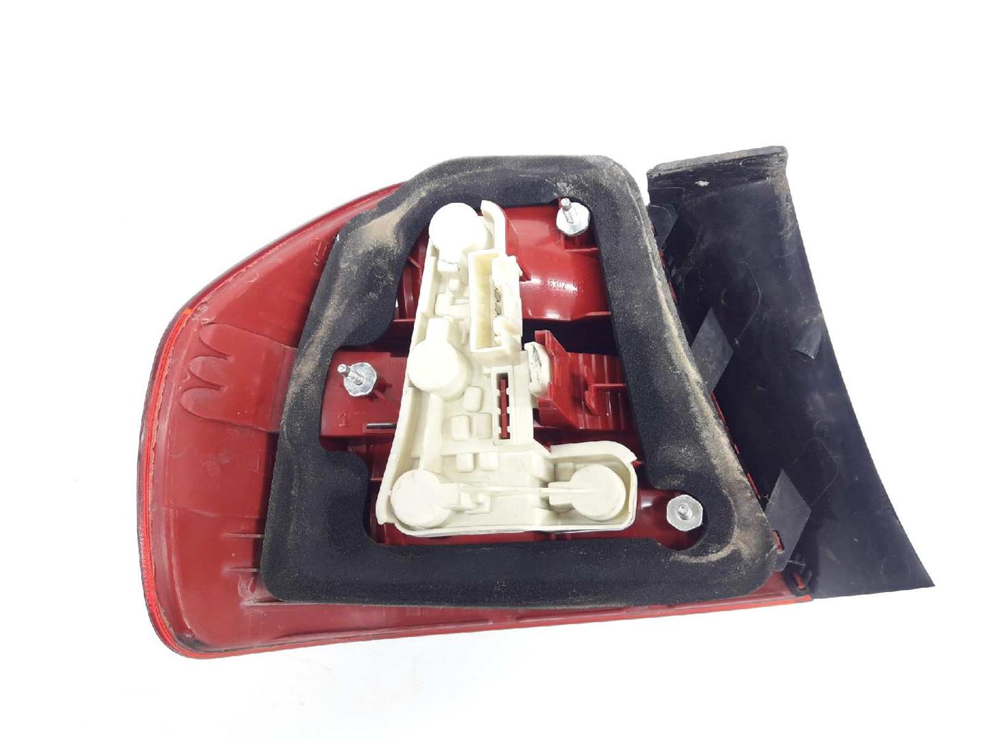 Piloto trasero derecho 204D4 63216937458 de Bmw Serie 3 berlina 2004-2012 184 CV - pieza usada