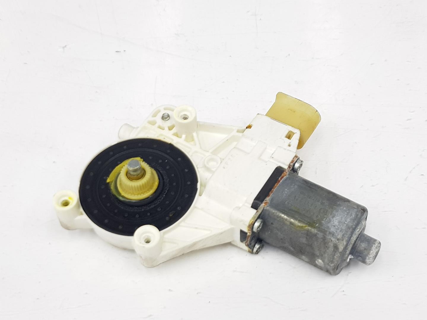 BMW 3 Series E90/E91/E92/E93 (2004-2013) Motor de control geam ușă dreapta față 67626927028, 6927028, SOLAMENTEELMOTOR 19930591