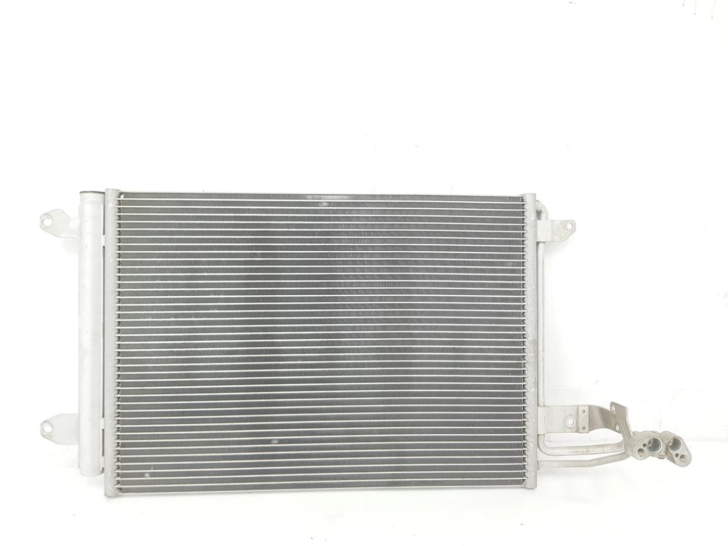 VOLKSWAGEN Scirocco 3 generation (2008-2020) Охлаждающий радиатор 1K0820411AH, 1K0820411AJ 24833648