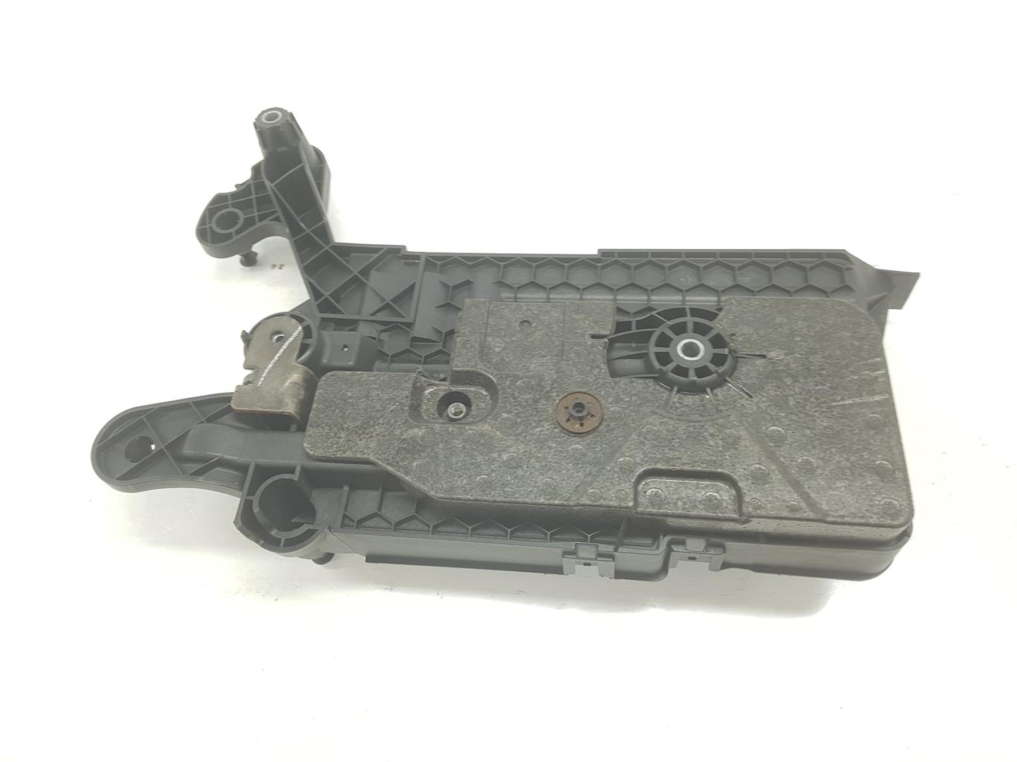 VOLKSWAGEN Variant VII TDI (2014-2024) Support de batterie 5Q0915331J, 5Q0915331J 19840997