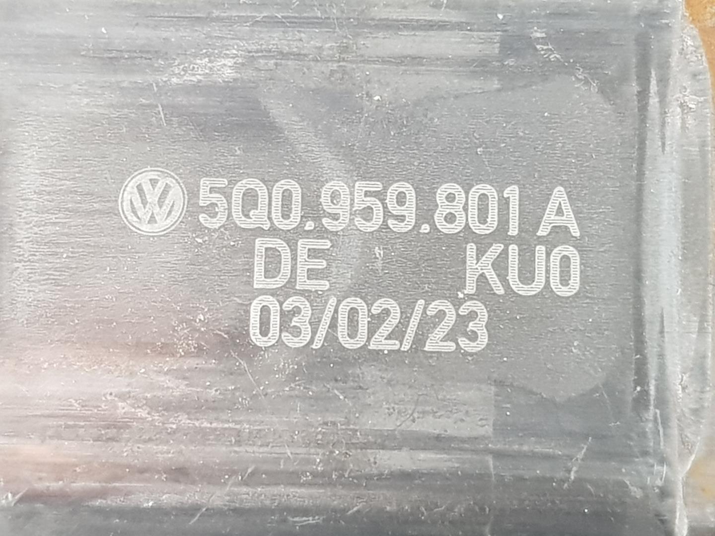 VOLKSWAGEN T-Roc 1 generation (2017-2024) Front Right Door Window Control Motor 0130822715, 5Q0959801A 24248369