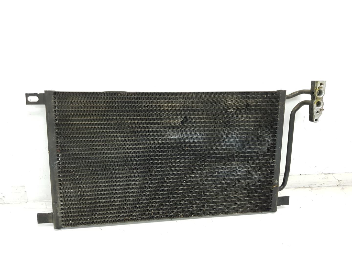 BMW 3 Series E90/E91/E92/E93 (2004-2013) Gaisa kondensācijas radiators 64538377648,8377648 26999413