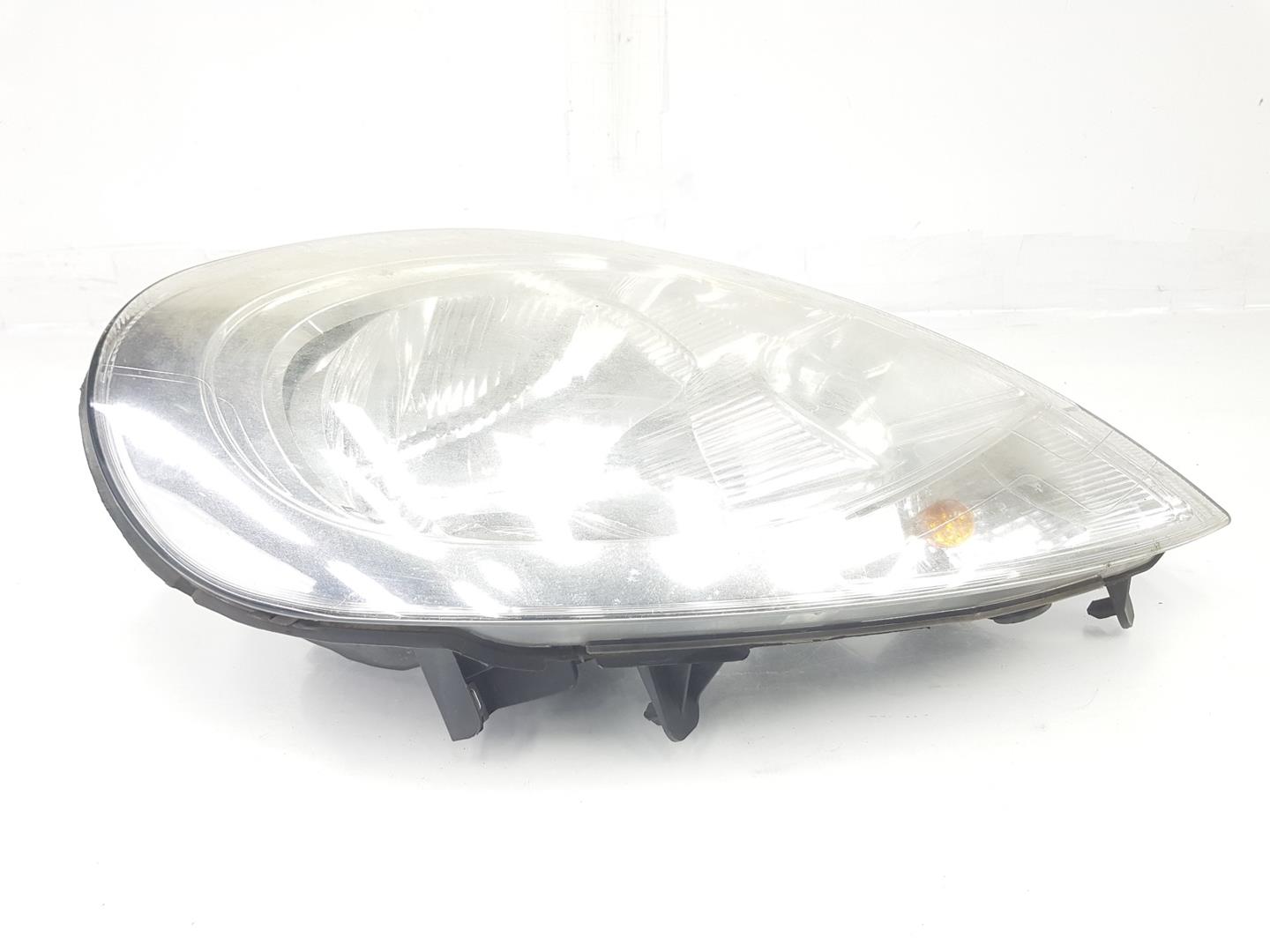 RENAULT Front Right Headlight 8200701356, 8200701356 24243084